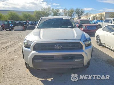Piąte zdjęcie samochodu w środku: 2025 TOYOTA 4RUNNER SR5 VIN:JTEVA5BR3S5061064 - miniatura