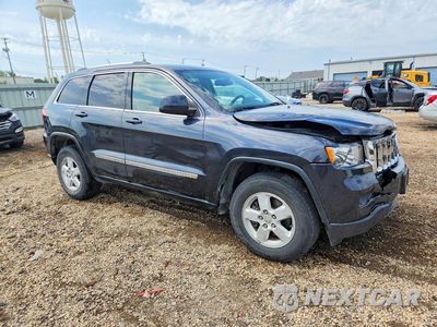 Czwarte zdjęcie samochodu z boku: 2013 JEEP GRAND CHEROKEE LAREDO VIN:1C4RJFAG1DC568765 - miniatura