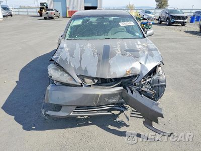 Piąte zdjęcie samochodu w środku: 2005 TOYOTA CAMRY XLE VIN:4T1BE32K55U583719 - miniatura