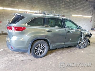 Trzecie zdjęcie samochodu z tyłu: 2017 TOYOTA HIGHLANDER XLE VIN:5TDJZRFH3HS477199 - miniatura