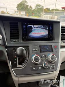 Zdjęcie 9 z 11 samochodu: 2017 TOYOTA SIENNA LE VIN:5TDKZ3DC2HS827477 - miniatura