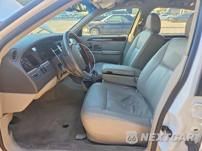 Zdjęcie 7 z 13 samochodu: 2010 LINCOLN TOWN CAR SIGNATURE LIMITED VIN:2LNBL8CV7AX613351 - miniatura