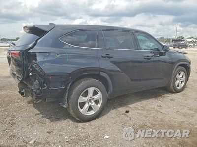 Trzecie zdjęcie samochodu z tyłu: 2022 TOYOTA HIGHLANDER LE VIN:5TDZZRAH3NS553364 - miniatura