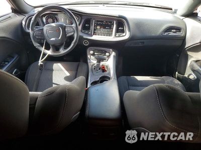 Zdjęcie 8 z 12 samochodu: 2017 DODGE CHALLENGER SXT VIN:2C3CDZAG3HH611749 - miniatura