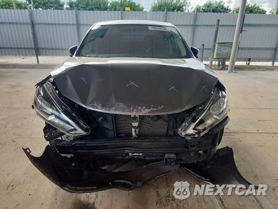 Piąte zdjęcie samochodu w środku: 2019 NISSAN SENTRA SV VIN:3N1AB7AP1KY426553 - miniatura