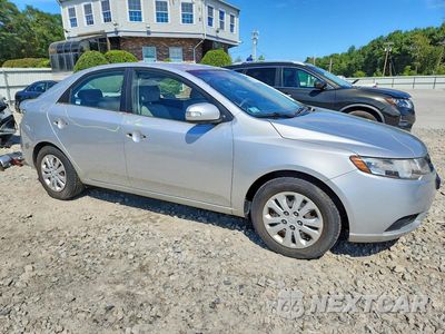 Czwarte zdjęcie samochodu z boku: 2010 KIA FORTE EX VIN:KNAFU4A25A5298374 - miniatura