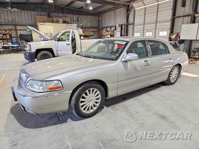 2004 LINCOLN TOWN CAR ULTIMATE 1LNHM83W24Y653986 - główne zdjęcie licytacji z USA - miniatura