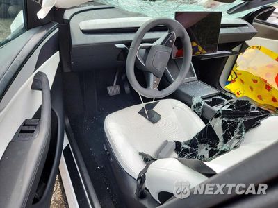 Zdjęcie 8 z 12 samochodu: 2026 TESLA MODEL Y VIN:7SAYGDEEXTA715352 - miniatura