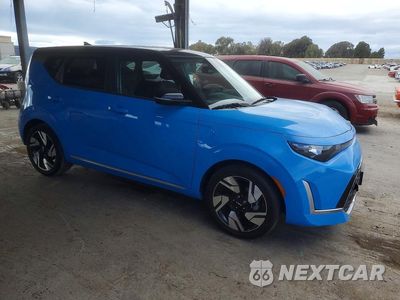 Czwarte zdjęcie samochodu z boku: 2024 KIA SOUL GT LINE VIN:KNDJ53AU3R7232265 - miniatura