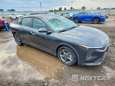 Czwarte zdjęcie samochodu z boku: 2026 KIA K4 LXS VIN:3KPFT4DE1TE359853 - miniatura