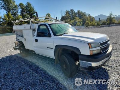 Czwarte zdjęcie samochodu z boku: 2005 CHEVROLET SILVERADO C2500 HEAVY DUTY VIN:1GBHC24UX5E156063 - miniatura