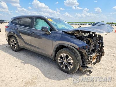 Czwarte zdjęcie samochodu z boku: 2023 TOYOTA HIGHLANDER XLE VIN:5TDKDRAH6PS000503 - miniatura