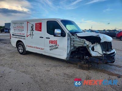 Czwarte zdjęcie samochodu z boku: 2017 NISSAN NV 2500 HD SV VIN:1N6AF0KY4HN808143 - miniatura
