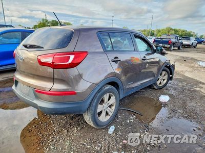 Trzecie zdjęcie samochodu z tyłu: 2012 KIA SPORTAGE LX VIN:KNDPB3A24C7215693 - miniatura