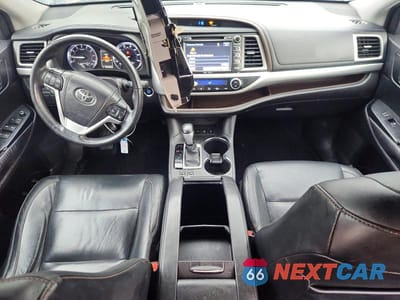 Zdjęcie 8 z 13 samochodu: 2015 TOYOTA HIGHLANDER XLE VIN:5TDJKRFH9FS120501 - miniatura