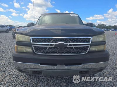 Piąte zdjęcie samochodu w środku: 2005 CHEVROLET SILVERADO K2500 HEAVY DUTY VIN:1GCHK23295F840921 - miniatura
