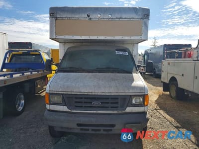 Piąte zdjęcie samochodu w środku: 2004 FORD E350 BOX TRUCK VIN:1FDWE35L74HA70579 - miniatura