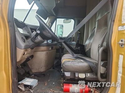 Zdjęcie 7 z 14 samochodu: 2016 FREIGHTLINER CASCADIA 125 SEMI TRUCK VIN:3AKJGLD58GSGU5365 - miniatura