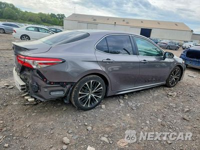 Trzecie zdjęcie samochodu z tyłu: 2018 TOYOTA CAMRY SE VIN:4T1B11HK7JU070277 - miniatura