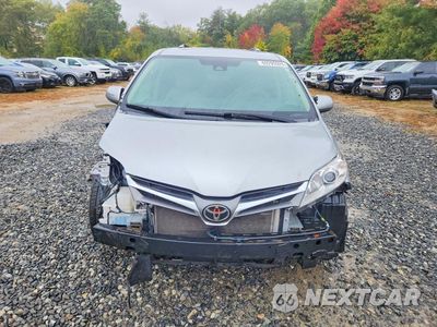 Piąte zdjęcie samochodu w środku: 2019 TOYOTA SIENNA XLE 8-PASSENGER VIN:5TDYZ3DC1KS993877 - miniatura