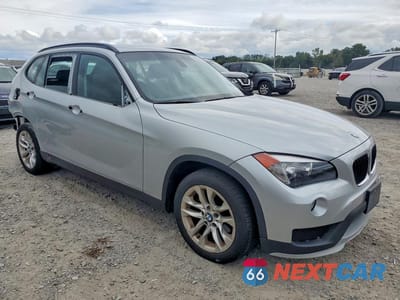 Czwarte zdjęcie samochodu z boku: 2015 BMW X1 XDRIVE28I VIN:WBAVL1C56FVY35765 - miniatura