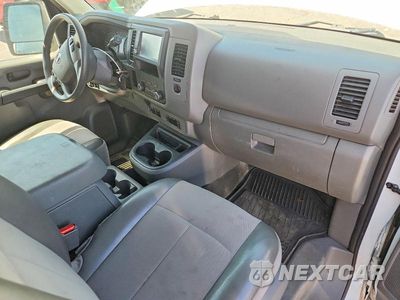 Zdjęcie 8 z 13 samochodu: 2020 NISSAN NV 2500 HD SV VIN:1N6BF0KY6LN810859 - miniatura