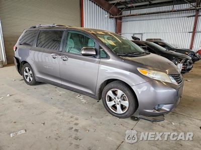 Czwarte zdjęcie samochodu z boku: 2014 TOYOTA SIENNA LE VIN:5TDKK3DC3ES431865 - miniatura
