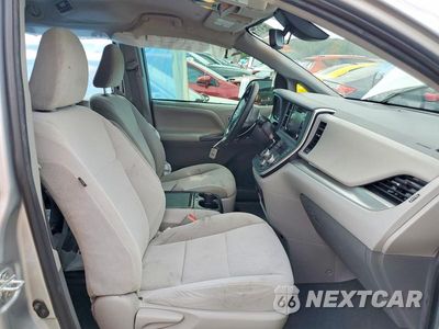 Zdjęcie 7 z 13 samochodu: 2020 TOYOTA SIENNA LE VIN:5TDKZ3DC9LS053513 - miniatura
