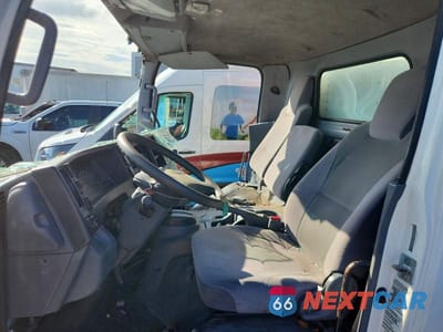 Zdjęcie 7 z 13 samochodu: 2019 ISUZU NPR BOX TRUCK VIN:54DB4W1B1KS805573 - miniatura