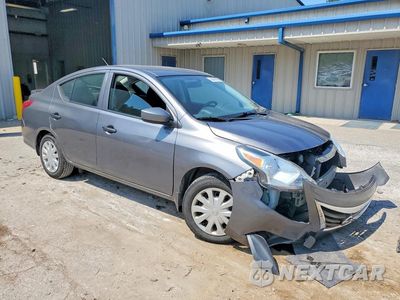 Czwarte zdjęcie samochodu z boku: 2017 NISSAN VERSA 1.6 S PLUS VIN:3N1CN7AP9HL847362 - miniatura