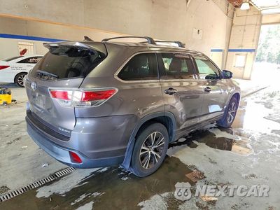 Trzecie zdjęcie samochodu z tyłu: 2016 TOYOTA HIGHLANDER XLE VIN:5TDJKRFH1GS310231 - miniatura