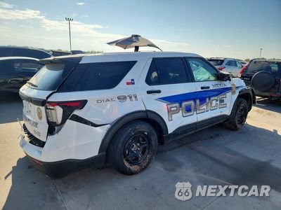 Trzecie zdjęcie samochodu z tyłu: 2025 FORD EXPLORER POLICE INTERCEPTOR VIN:1FM5K8AB9SGA87319 - miniatura