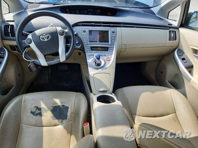 Zdjęcie 8 z 12 samochodu: 2013 TOYOTA PRIUS FOUR VIN:JTDKN3DU4D5679014 - miniatura