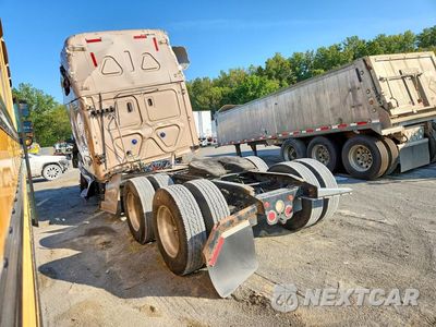 Drugie zdjęcie samochodu z przodu: 2018 FREIGHTLINER CASCADIA 126 SEMI TRUCK VIN:3AKJHHDRXJSGC5862 - miniatura