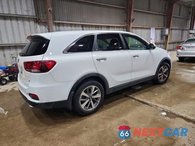Trzecie zdjęcie samochodu z tyłu: 2020 KIA SORENTO S VIN:5XYPG4A59LG689532 - miniatura