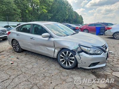 Czwarte zdjęcie samochodu z boku: 2017 NISSAN ALTIMA 2.5 SV VIN:1N4AL3AP4HC159354 - miniatura