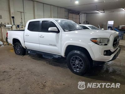 Czwarte zdjęcie samochodu z boku: 2017 TOYOTA TACOMA SR5 V6 VIN:3TMCZ5AN8HM111172 - miniatura