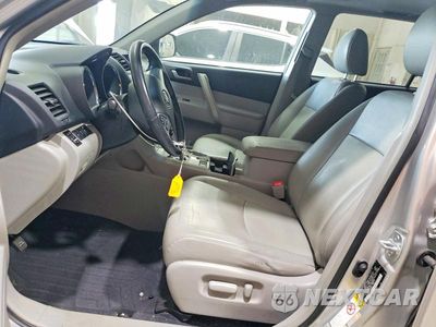 Zdjęcie 7 z 13 samochodu: 2013 TOYOTA HIGHLANDER SE VIN:5TDBK3EH7DS265651 - miniatura