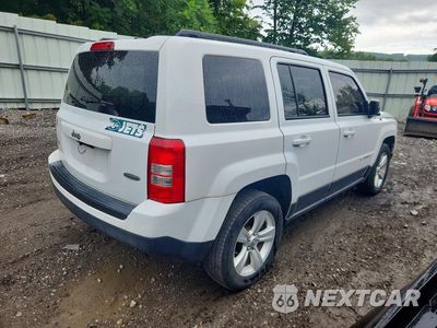 Trzecie zdjęcie samochodu z tyłu: 2016 JEEP PATRIOT LATITUDE VIN:1C4NJRFBXGD657830 - miniatura