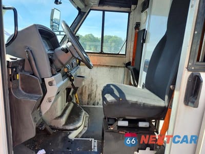 Zdjęcie 7 z 13 samochodu: 2013 ISUZU NPR VIN:JALB4T179D7W00330 - miniatura