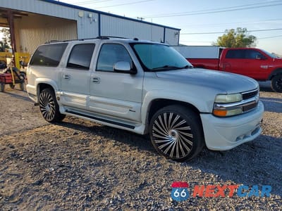 Czwarte zdjęcie samochodu z boku: 2004 CHEVROLET SUBURBAN C1500 VIN:3GNEC16Z04G294453 - miniatura