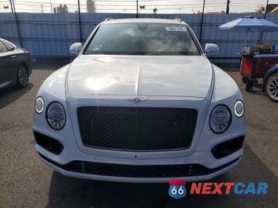 Piąte zdjęcie samochodu w środku: 2019 BENTLEY BENTAYGA VIN:SJAAM2ZV8KC027436 - miniatura