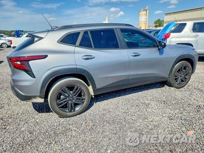 Trzecie zdjęcie samochodu z tyłu: 2025 CHEVROLET TRAX ACTIV VIN:KL77LKEP5SC020184 - miniatura