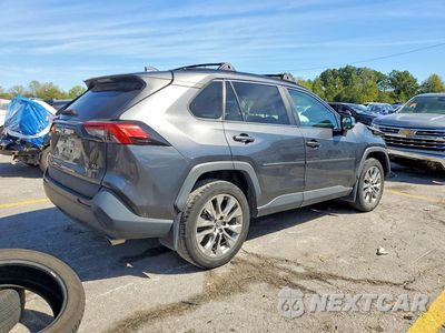 Trzecie zdjęcie samochodu z tyłu: 2021 TOYOTA RAV4 XLE PREMIUM VIN:2T3A1RFV5MC150035 - miniatura