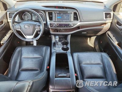 Zdjęcie 8 z 13 samochodu: 2018 TOYOTA HIGHLANDER LIMITED PLATINUM VIN:5TDDZRFH6JS890043 - miniatura