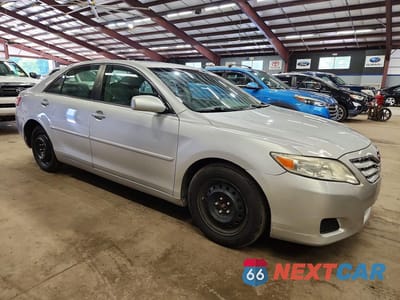 Czwarte zdjęcie samochodu z boku: 2010 TOYOTA CAMRY LE VIN:4T1BF3EK2AU557792 - miniatura