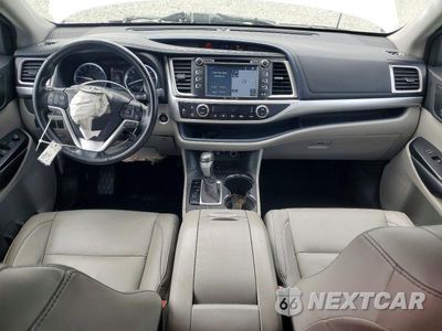 Zdjęcie 8 z 13 samochodu: 2017 TOYOTA HIGHLANDER XLE VIN:5TDKZRFH3HS512375 - miniatura