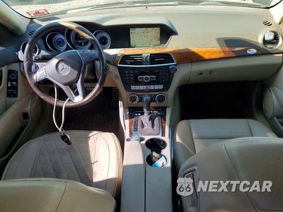 Zdjęcie 8 z 12 samochodu: 2013 MERCEDES-BENZ C 300 4MATIC VIN:WDDGF8AB9DR246046 - miniatura