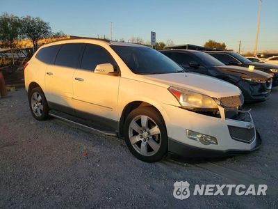 Czwarte zdjęcie samochodu z boku: 2012 CHEVROLET TRAVERSE LTZ VIN:1GNKVLED8CJ119900 - miniatura