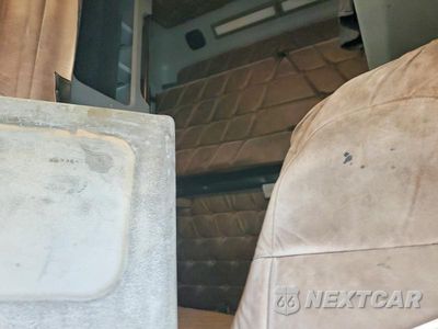 Zdjęcie 10 z 12 samochodu: 2004 FREIGHTLINER FLD132 SEMI TRUCK VIN:1FUJAPCK64DM29366 - miniatura